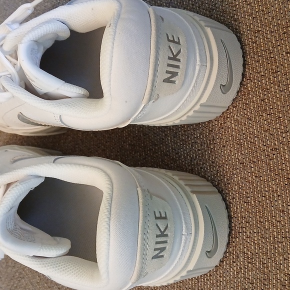 NIB Nike Women's Court Legacy Lift Sneakers, White with Silver Swoosh - Picture 5 of 8